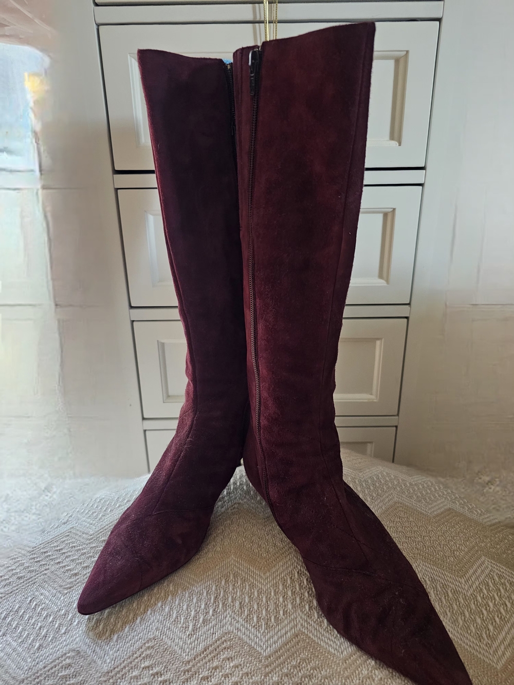 Women’s Knee-High Suede Boots - Burgundy